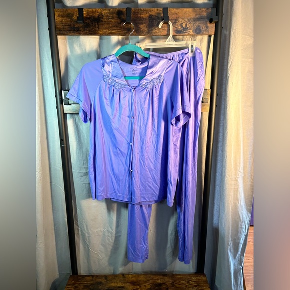 Vanity Fair Other - Vanity‎ fair satin 2 pc pajamas